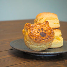 画像をギャラリービューアに読み込む, ねこの形の自家製スコーン リッチバター