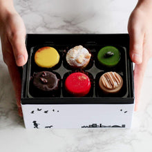 画像をギャラリービューアに読み込む, プティケーキとマカロンの詰め合わせ /「プティ・フール」 | alacampagne(ア・ラ・カンパーニュ)