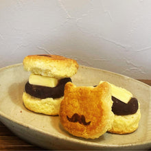 画像をギャラリービューアに読み込む, ねこの形のあんバターサンドスコーン