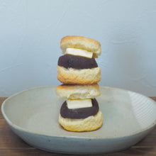 画像をギャラリービューアに読み込む, ねこの形のあんバターサンドスコーン