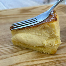画像をギャラリービューアに読み込む, バスクチーズケーキ 15cm | 西洋旬菓子ティアラ