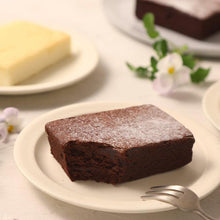 画像をギャラリービューアに読み込む, グルテンフリー クリームチーズケーキミニと平飼い卵のガトーショコラミニ各3個セット | 穴太商店