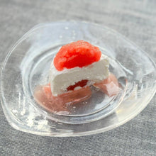 画像をギャラリービューアに読み込む, ブラッドオレンジのグラニータ添え | 空山チーズ工房