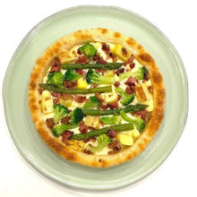 画像をギャラリービューアに読み込む, 【FOCACCIA DISH PIZZA】アスパラとブロッコリーのジャーマンポテト | PIZZA PORT(ピザポート)