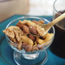 画像をギャラリービューアに読み込む, 【送料無料】極燻製 桜チップの選べるミックスナッツ(有塩 or 減塩、80g or 270g or 450g) | シーズ・ストア