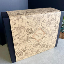 画像をギャラリービューアに読み込む, 7種ミックスナッツ (190g) と 柿ピー (155g) 中瓶 2本セット | 神戸のおまめさんみの屋