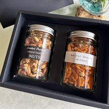 画像をギャラリービューアに読み込む, 人気の 3種ミックスナッツ(190g) と 柿ピー (155g) 中瓶 2本セット | 神戸のおまめさんみの屋