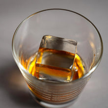 画像をギャラリービューアに読み込む, ロングアイス 4×4×8cm 30個入(1パック/4パック) | 日本氷業株式会社