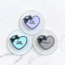 画像をギャラリービューアに読み込む, ハート型黒リボンセンイルケーキ