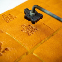 画像をギャラリービューアに読み込む, 焼印風景