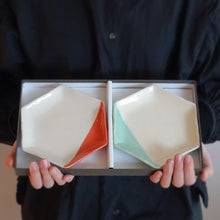 画像をギャラリービューアに読み込む, 【m.m.d.】取皿2枚セット ギフトボックス&熨斗付き 末広がり(朱・青磁:ライトブルー)