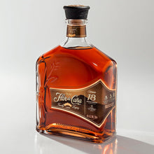 画像をギャラリービューアに読み込む, フロール デ カーニャ 18年熟成（Flor de Cana 18年 RUM） 40% 700ml
