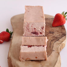 画像をギャラリービューアに読み込む, 【3月4月限定】苺のクリームチーズケーキ フルサイズ
