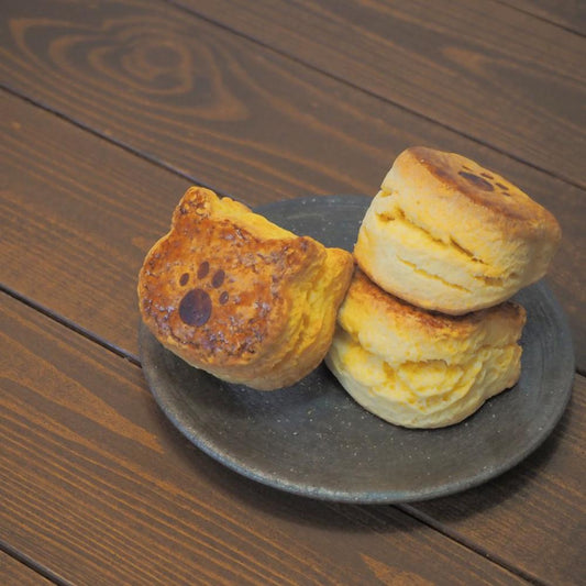 ねこの形の自家製スコーン リッチバター