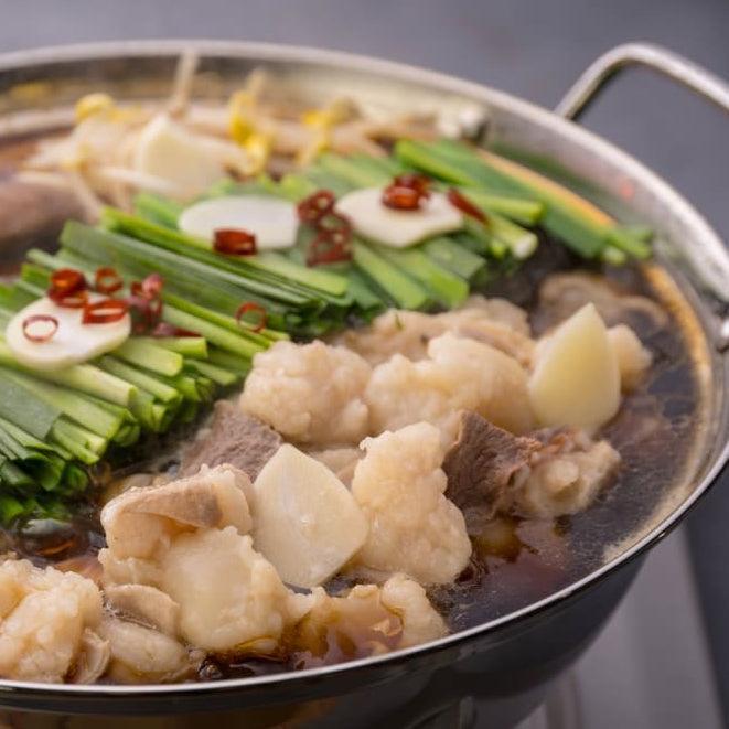 「元祖もつ鍋博多屋」✕「生肉専門店新村畜産」最強もつ鍋セット（2～3人前）  | 新村畜産