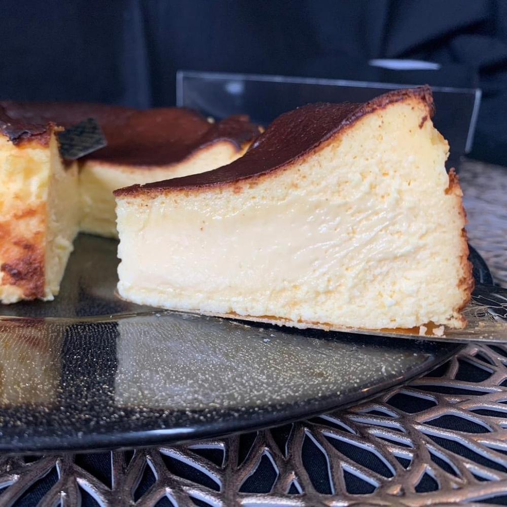 とろけるバスクチーズケーキ