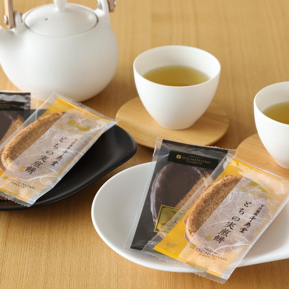 とちの実煎餅とビターショコラ煎餅　ギフト缶