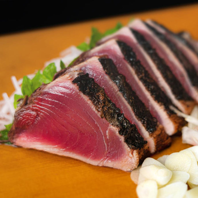 【送料込】地元高知人も、これは美味い！とうならせる！一本釣り地鰹の藁焼きタタキ（旬凍）