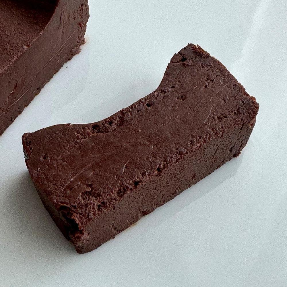 有機カカオのグルテンフリーガトーショコラ | バス停前お菓子工場 ちぃラボ