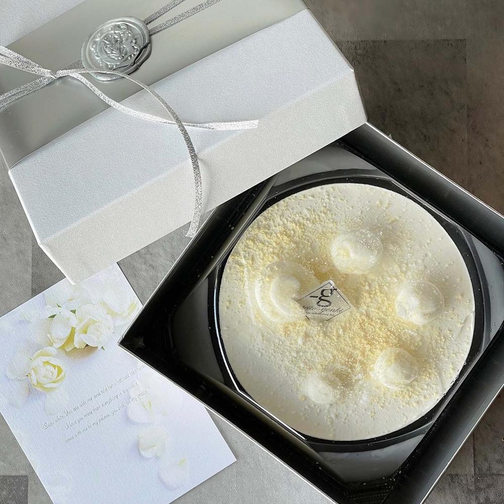 Snow White５層のチーズケーキ（４号12cm）