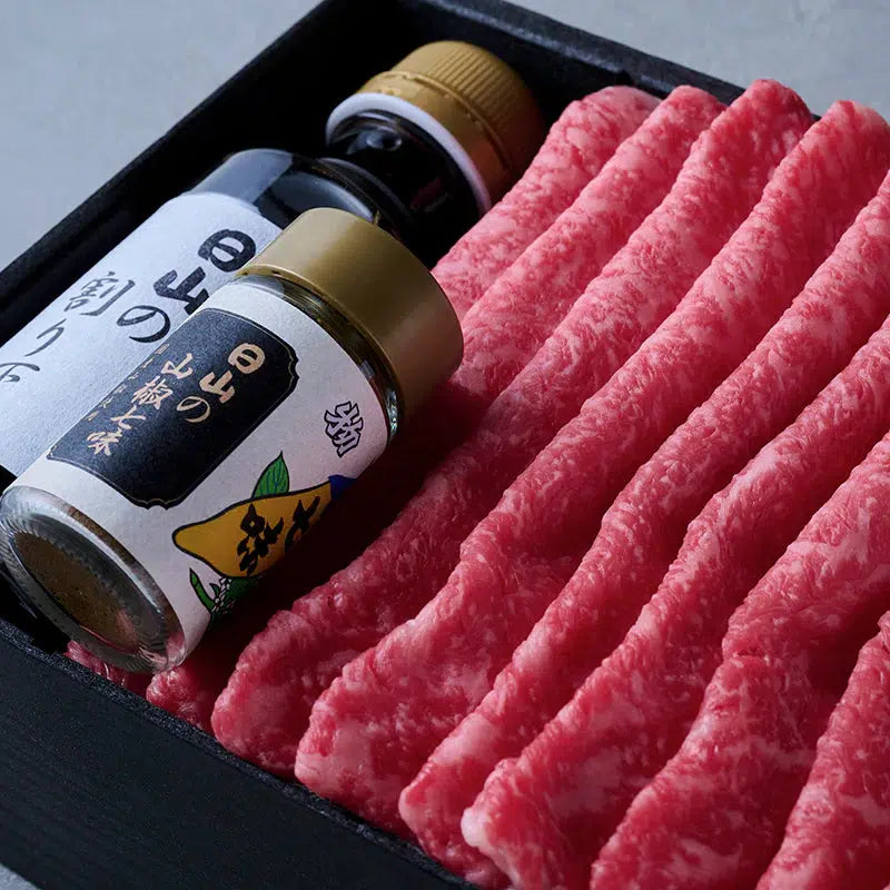 国産黒毛和牛すき焼（サーロイン）日山の割り下、山椒七味付き【折詰】600g