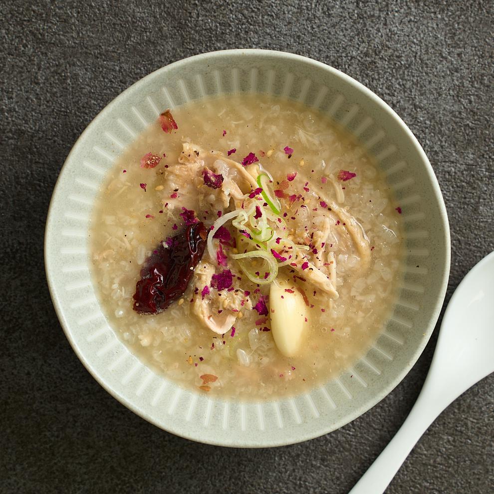 薬膳塩で食べる参鶏湯-サムゲタン-(丸鶏)