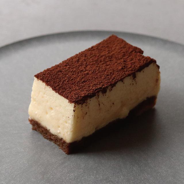 【9/5まで早期ご予約割引10%OFF！】ふんわりとろけるティラミス【木箱入】 | M-dish（エムディッシュ）