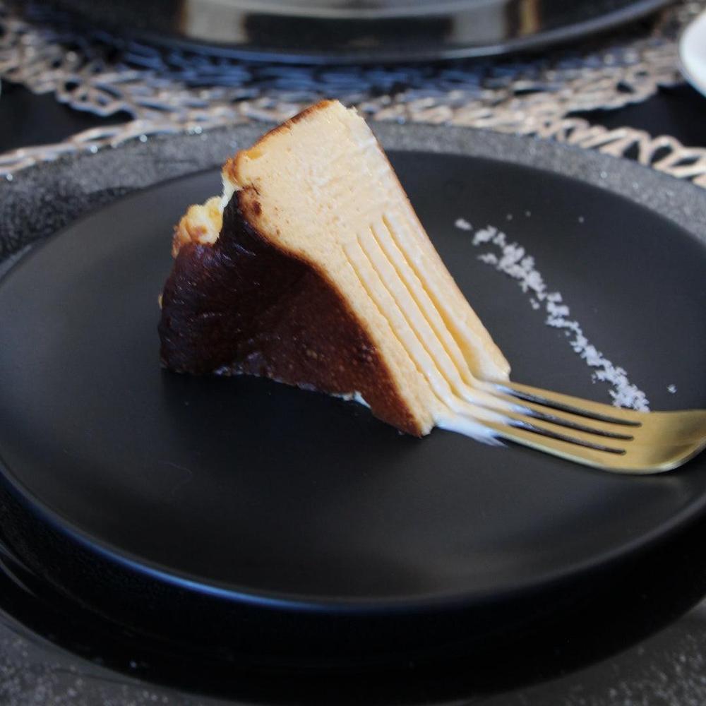 とろけるバスクチーズケーキ