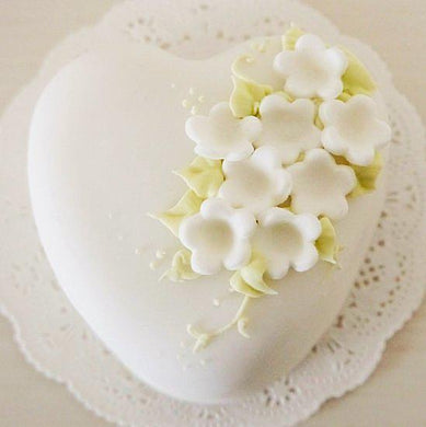 純白ハートケーキ