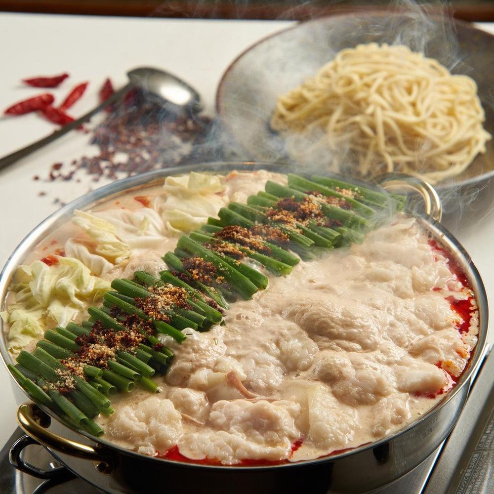 【送料無料 / カット野菜無-白胡麻担担味-】175°DENO痺れ辣油の秘伝牛もつ鍋セット