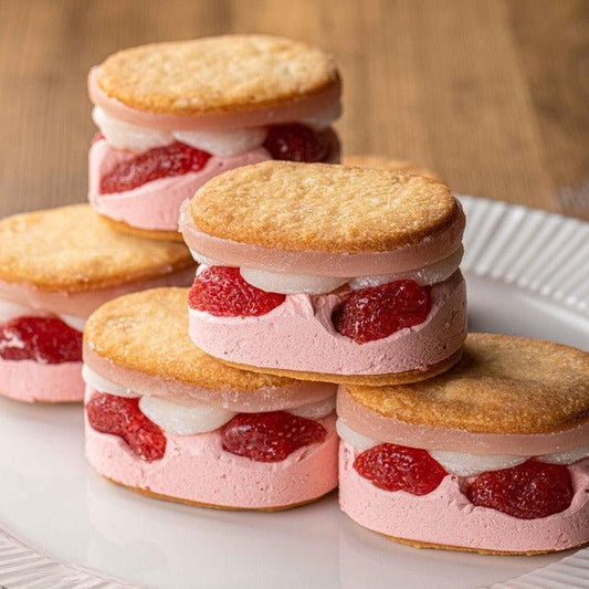 羽二重イチゴバターチーズサンド