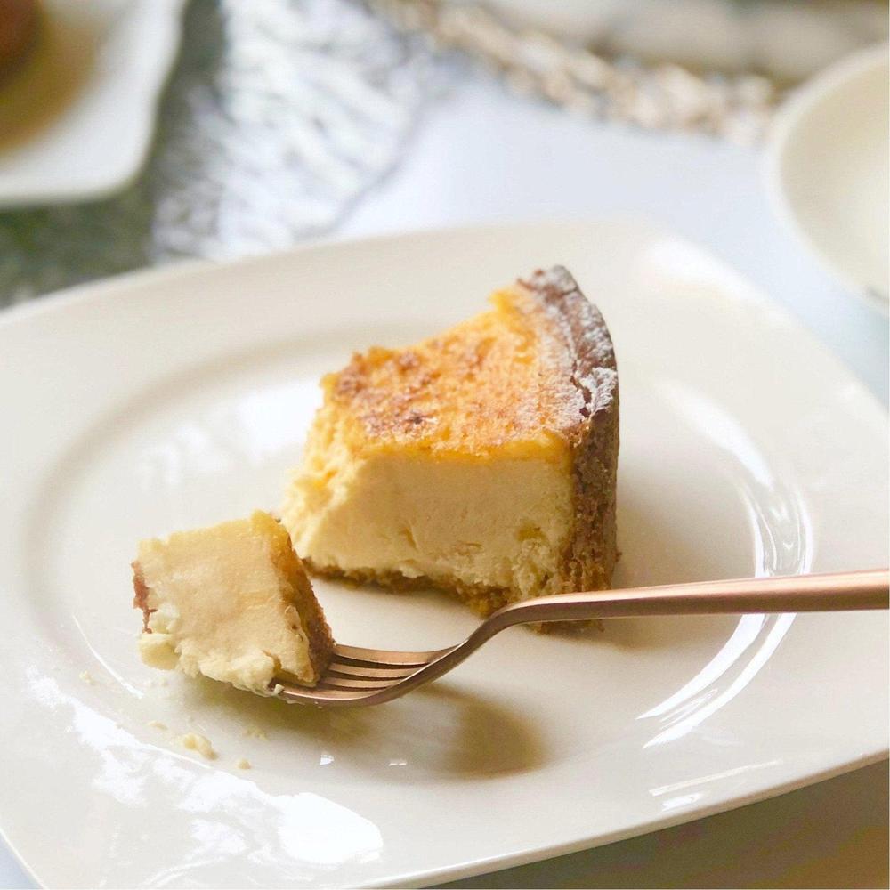 【送料無料】8種を楽しむ贅沢アソートスイーツ18cmホール(8名様用) | COTOYU SWEETS（コトユスイーツ）