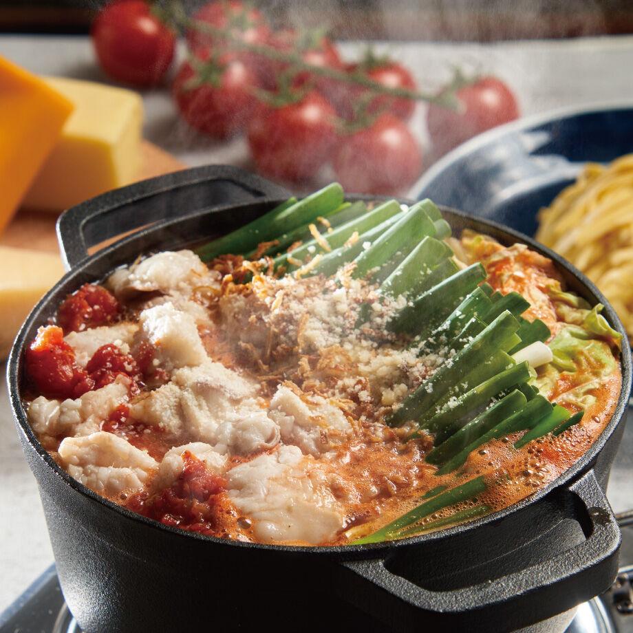 【送料無料 / カット野菜無】追いチーズで2度旨い！極上生パスタで〆る 下処理がいらない国産牛もつ鍋セット-チリトマト味-