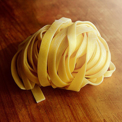 【送料無料 / カット野菜無】追いチーズで2度旨い！極上生パスタで〆る 下処理がいらない国産牛もつ鍋セット-チリトマト味-