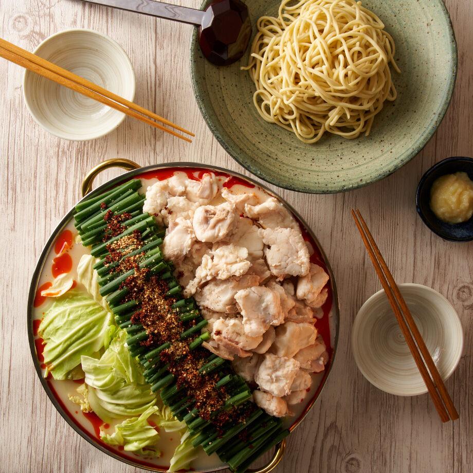 【送料無料 / カット野菜無-白胡麻担担味-】175°DENO痺れ辣油の秘伝牛もつ鍋セット