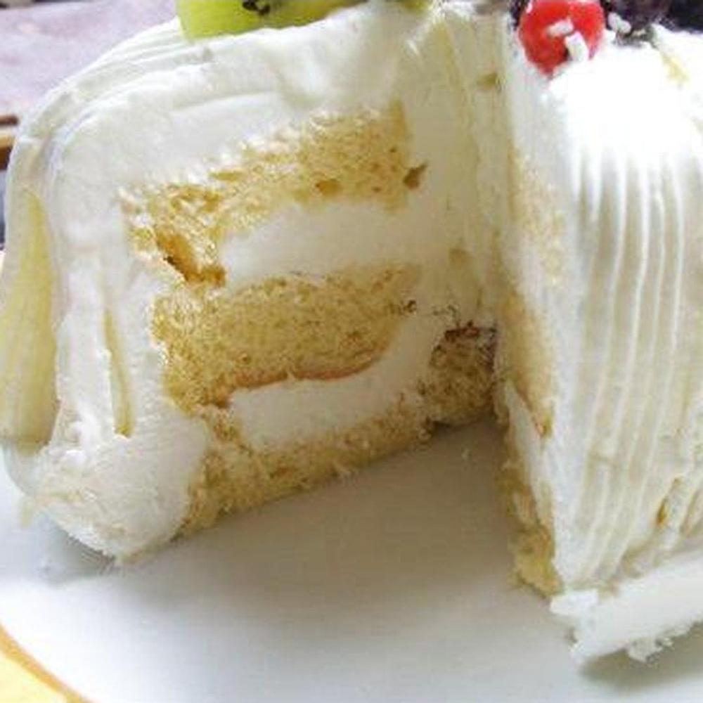 生クリームたっぷりふわふわシフォンケーキ
